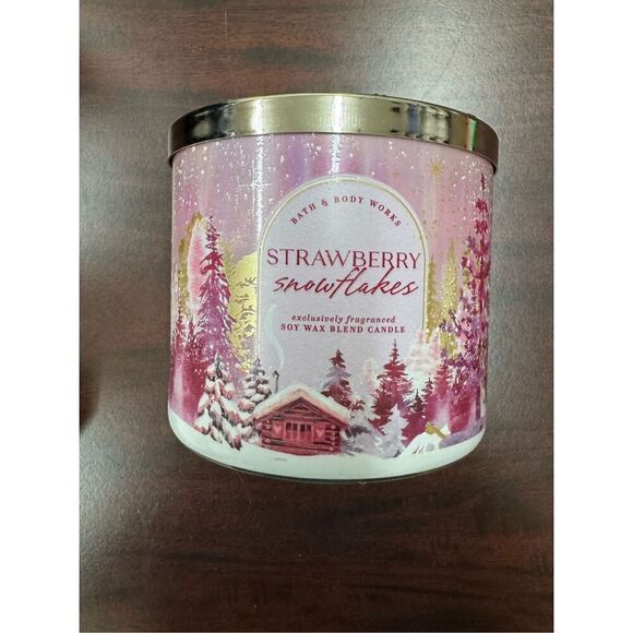 Bath & Body Works Strawberry Snowflake 3 Wick Candle - Picture 1 of 3